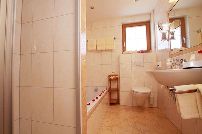 Apartment 4 mit Badewanne im Apart Bergkristall in Serfaus
